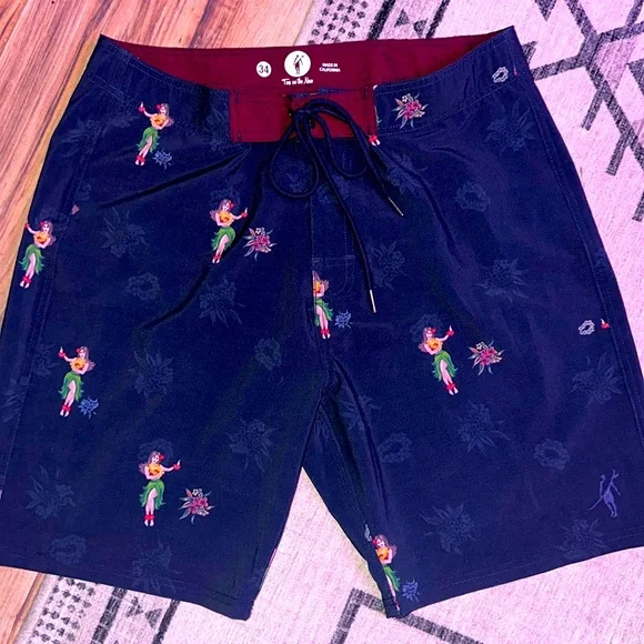 Men’s near new Toes on the Nose Hula girl board shorts. Size 34” W. - Picture 1 of 4